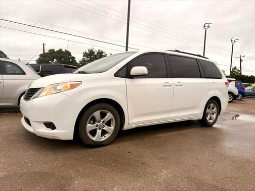 2011 Toyota Sienna LE