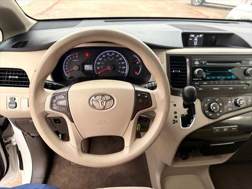 2011 Toyota Sienna LE