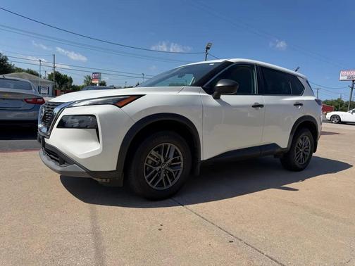 White 2022 Nissan Rogue S