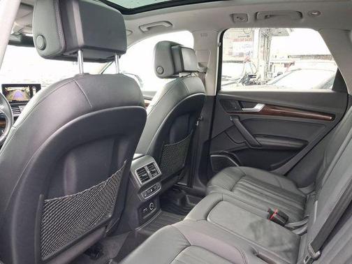 Florett Silver Metallic 2019 Audi Q5 2.0T Premium Plus