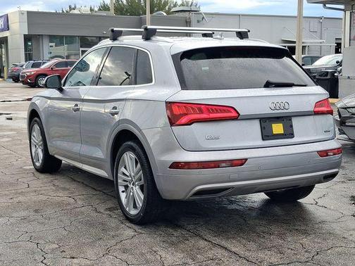 Florett Silver Metallic 2019 Audi Q5 2.0T Premium Plus