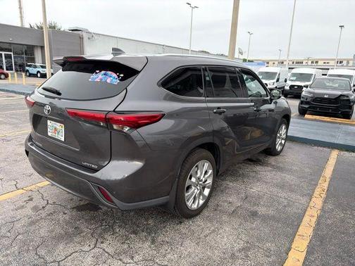 Magnetic Gray Metallic 2021 Toyota Highlander Limited