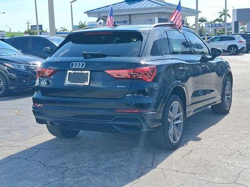 Mythos Black Metallic 2021 Audi Q3 45 S line Premium