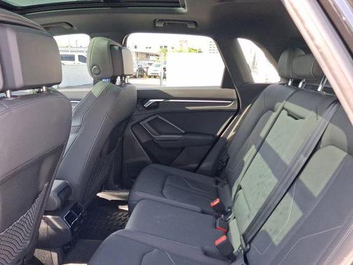 Mythos Black Metallic 2021 Audi Q3 45 S line Premium