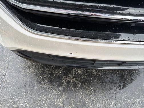 White Platinum Clearcoat Metallic 2019 Ford Escape SE