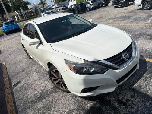 White 2017 Nissan Altima 2.5 SR
