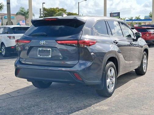 Magnetic Gray Metallic 2021 Toyota Highlander L
