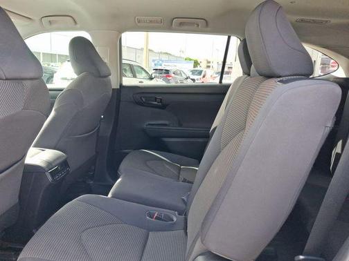 Magnetic Gray Metallic 2021 Toyota Highlander L