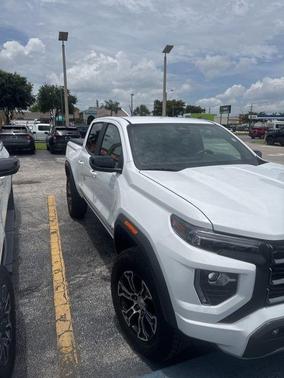 Summit White 2025 GMC Canyon AT4