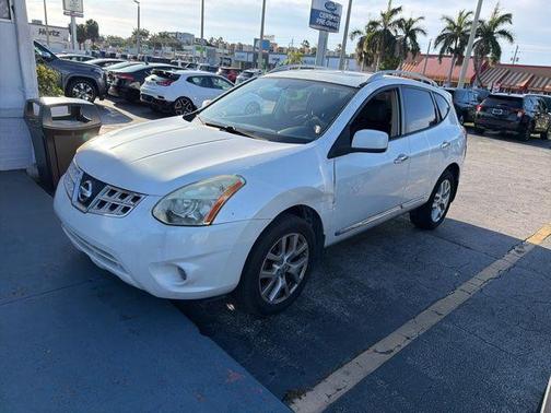Pearl White 2011 Nissan Rogue SV