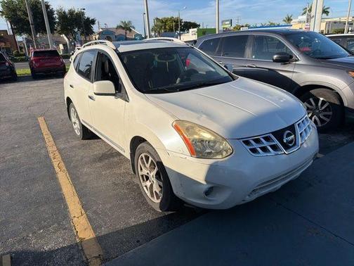 Pearl White 2011 Nissan Rogue SV