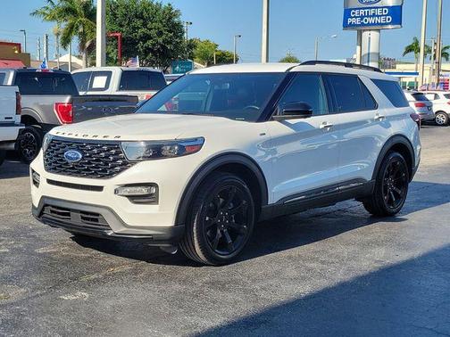 White Metallic 2023 Ford Explorer ST-Line