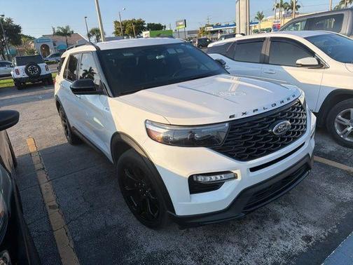 Star White 2023 Ford Explorer ST-Line