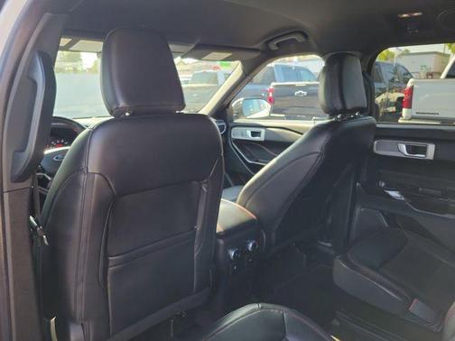White Metallic 2023 Ford Explorer ST-Line