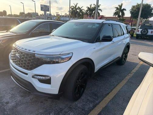Star White 2023 Ford Explorer ST-Line