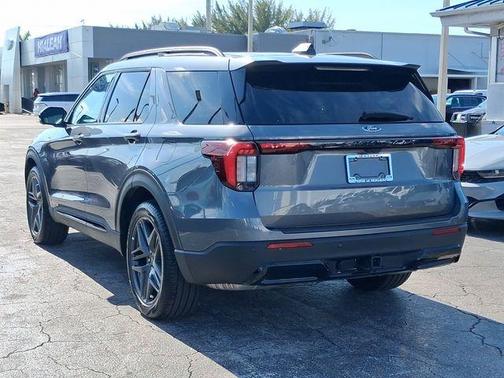 Gray Metallic 2025 Ford Explorer ST-Line