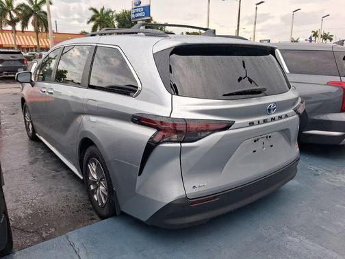 Celestial Silver Metallic 2025 Toyota Sienna XLE
