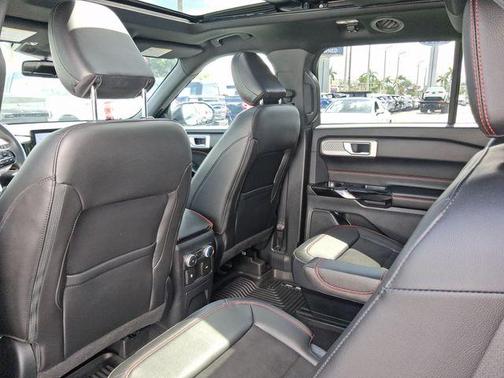 Blue Metallic 2022 Ford Explorer ST-Line
