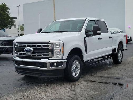 Oxford White 2025 Ford F-250 XLT