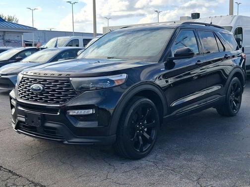 Black Metallic 2023 Ford Explorer ST-Line