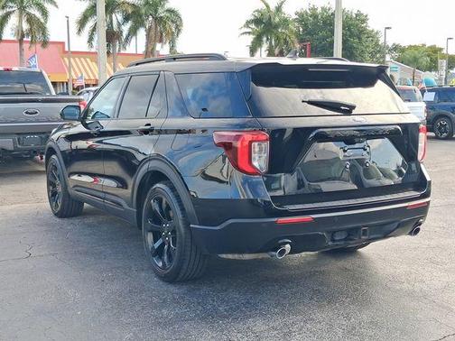 Black Metallic 2023 Ford Explorer ST-Line