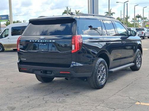 Black Metallic 2025 Ford Expedition Active