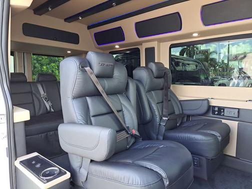 2024 Ford Transit-250 148 WB Medium Roof Cargo