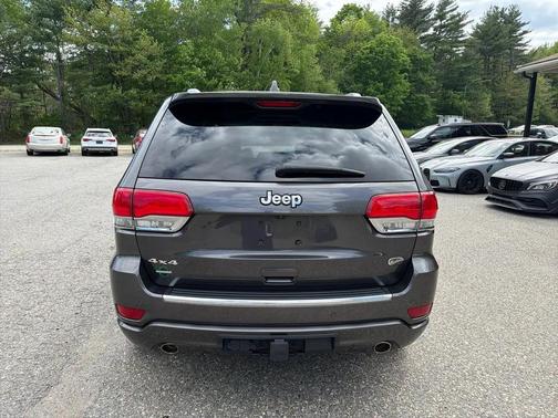 Granite Crystal Metallic Clearcoat 2018 Jeep Grand Cherokee Overland