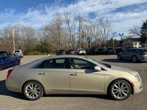 Silver Coast Metallic 2013 Cadillac XTS Luxury