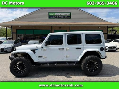 Bright White Clearcoat 2019 Jeep Wrangler Unlimited Sahara