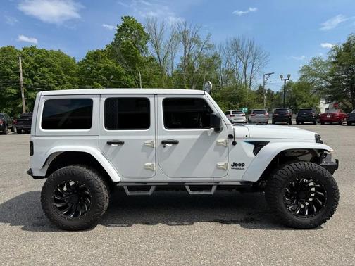 Bright White Clearcoat 2019 Jeep Wrangler Unlimited Sahara