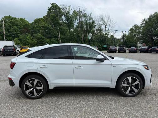 Glacier White Metallic 2023 Audi Q5 45 S line Premium Plus