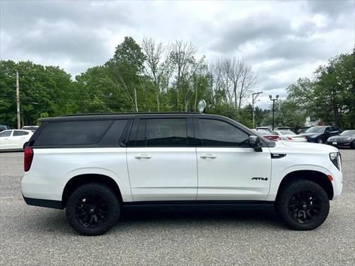 2021 GMC Yukon XL 4WD AT4
