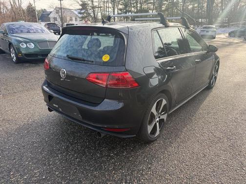 2016 Volkswagen Golf GTI 2.0T SE 4-Door