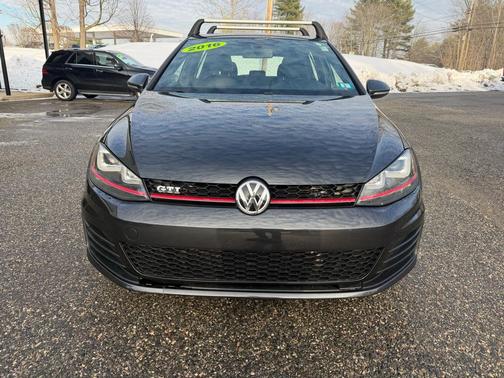 2016 Volkswagen Golf GTI 2.0T SE 4-Door