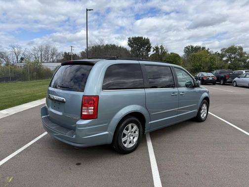 2010 Chrysler Town & Country Touring