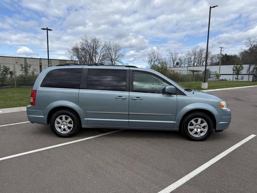 2010 Chrysler Town & Country Touring