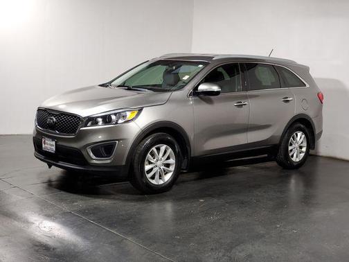 Titanium Silver 2017 Kia Sorento LX