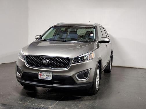 Titanium Silver 2017 Kia Sorento LX