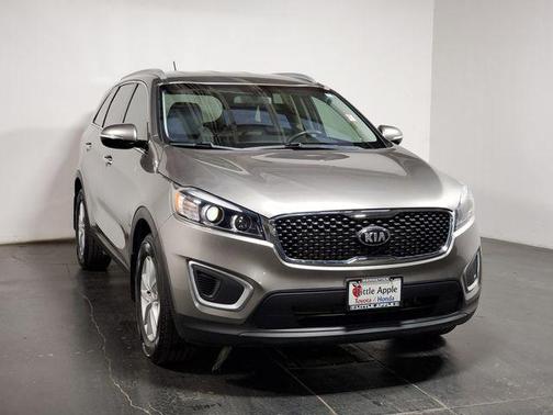 Titanium Silver 2017 Kia Sorento LX
