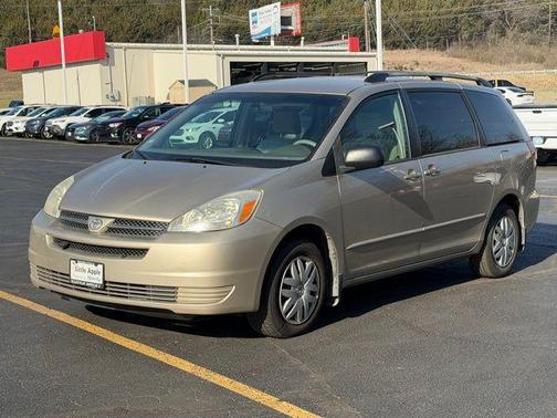 2004 Toyota Sienna LE