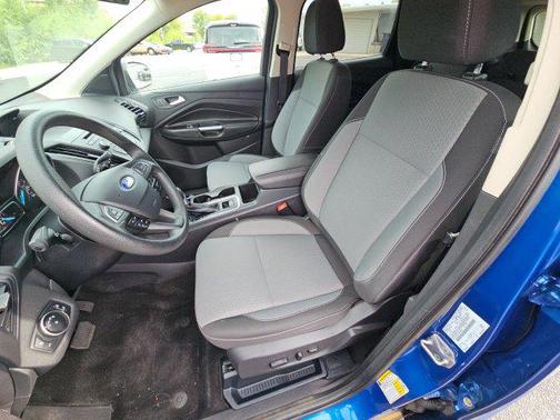 Lightning Blue Metallic 2017 Ford Escape SE
