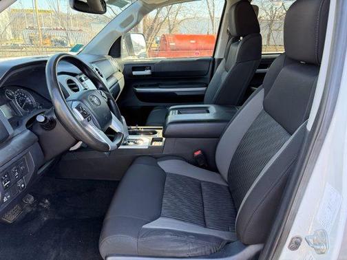 2017 Toyota Tundra SR5