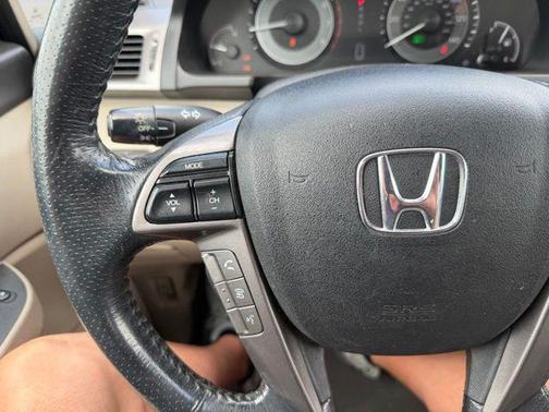 White Diamond Pearl 2016 Honda Odyssey EX-L
