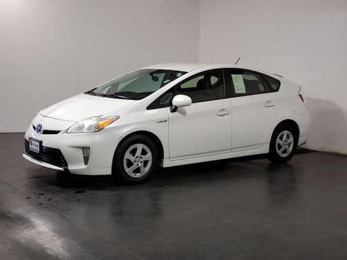 Blizzard Pearl 2013 Toyota Prius Three