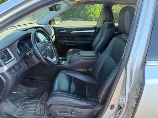 Celestial Silver Metallic 2019 Toyota Highlander XLE