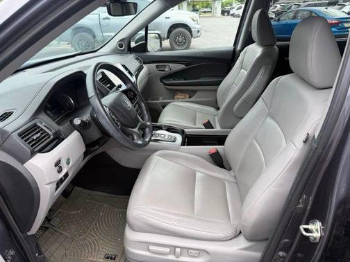 Modern Steel Metallic 2019 Honda Pilot Touring 8-Passenger
