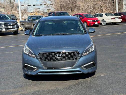 2016 Hyundai SONATA Hybrid Limited