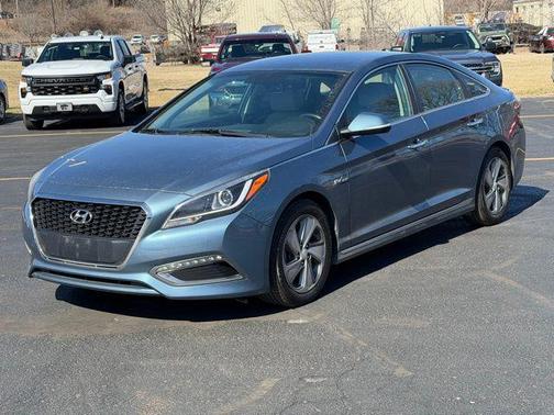 2016 Hyundai SONATA Hybrid Limited