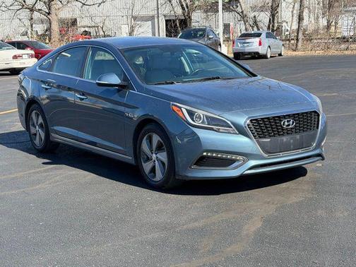 2016 Hyundai SONATA Hybrid Limited